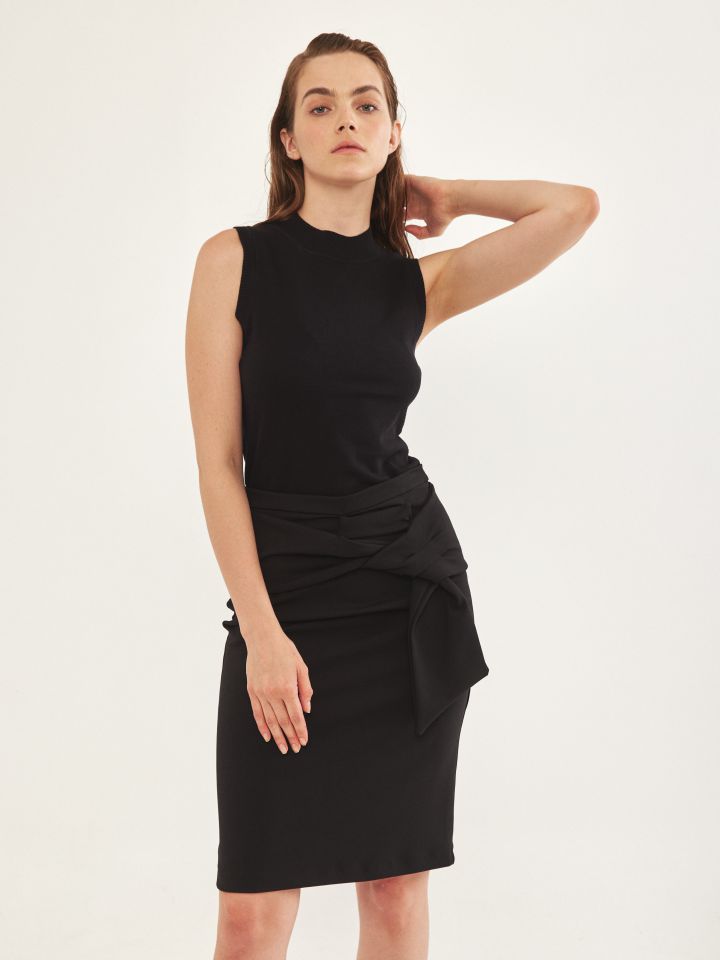 חצאית + פפיון בצבע שחור