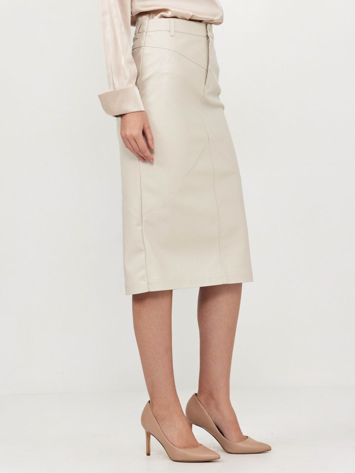 חצאית דמוי עור בצבע בייז’