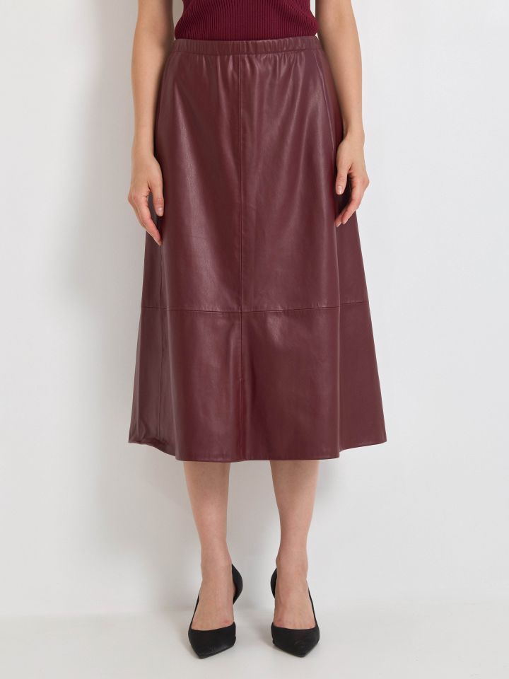 חצאית דמוי עור בצבע בורדו