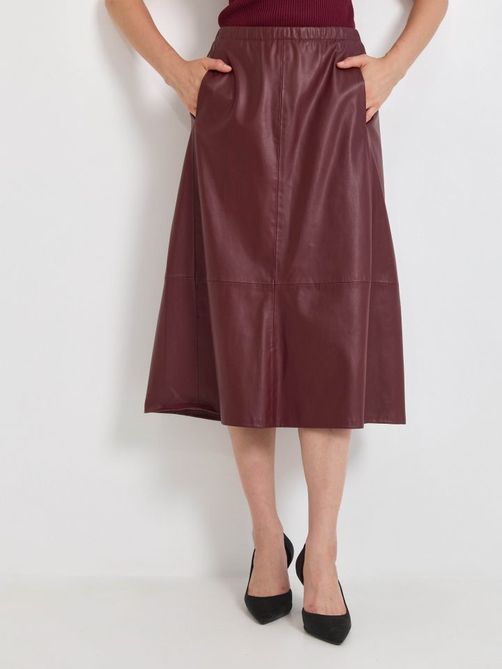 חצאית דמוי עור בצבע בורדו
