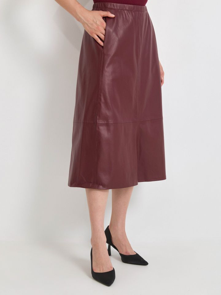 חצאית דמוי עור בצבע בורדו