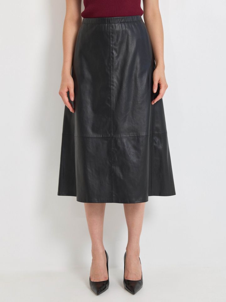 חצאית דמוי עור בצבע שחור
