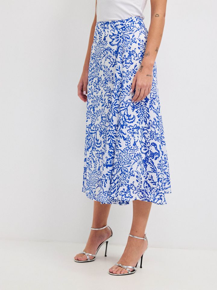 חצאית שיפון דפוס בצבע כחול/לבן