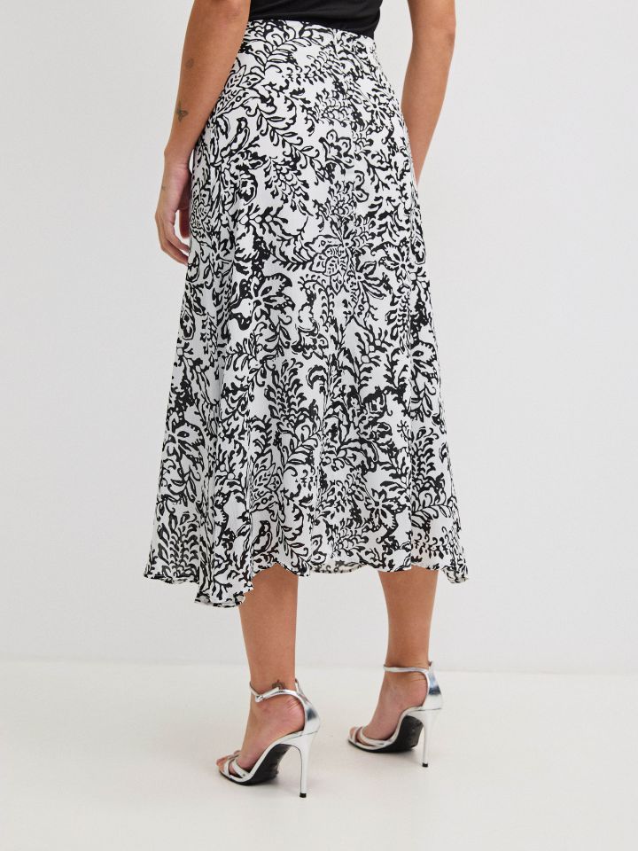 חצאית שיפון דפוס בצבע שחור/לבן