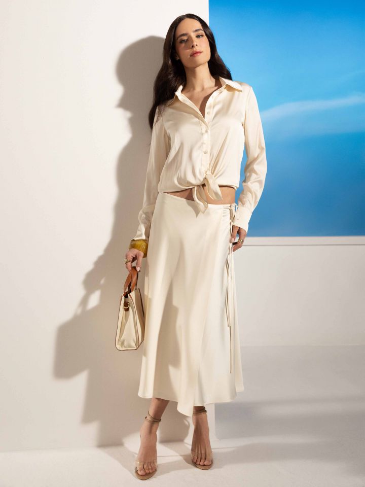 חצאית מעטפה סטן בצבע שמנת