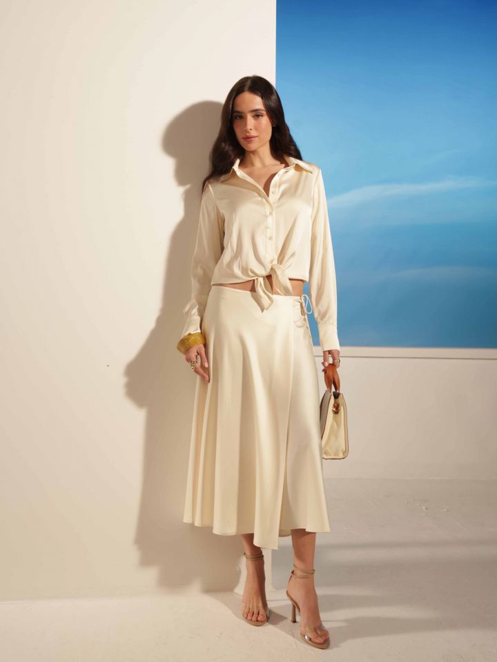 חצאית מעטפה סטן בצבע שמנת