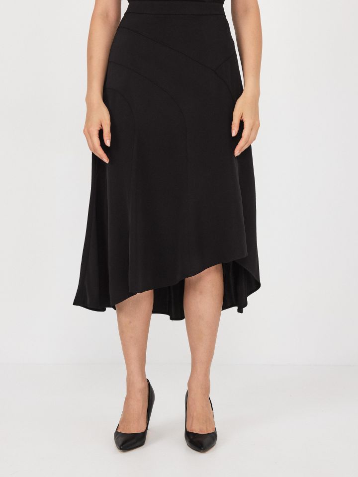 חצאית חיתוכים חלקה בצבע שחור