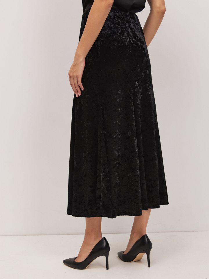 חצאית קטיפה PROMO בצבע שחור