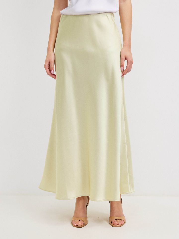 חצאית סטן חלקה בצבע זהב