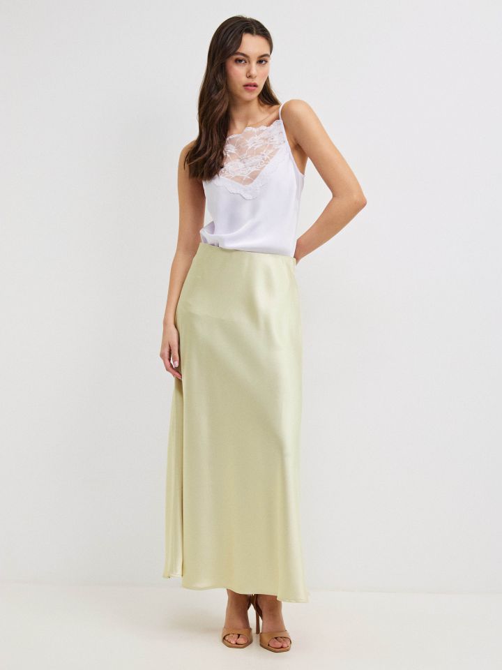 חצאית סטן חלקה בצבע זהב