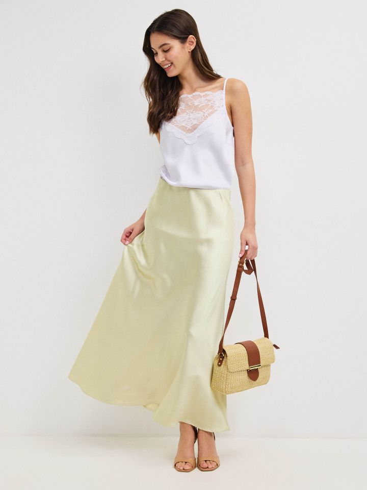 חצאית סטן חלקה בצבע זהב