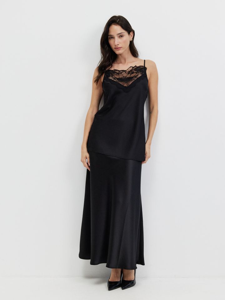 חצאית סטן חלקה בצבע שחור