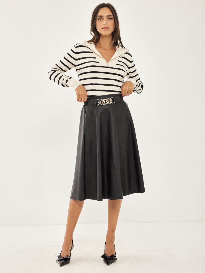 חצאית דמוי עור בצבע שחור
