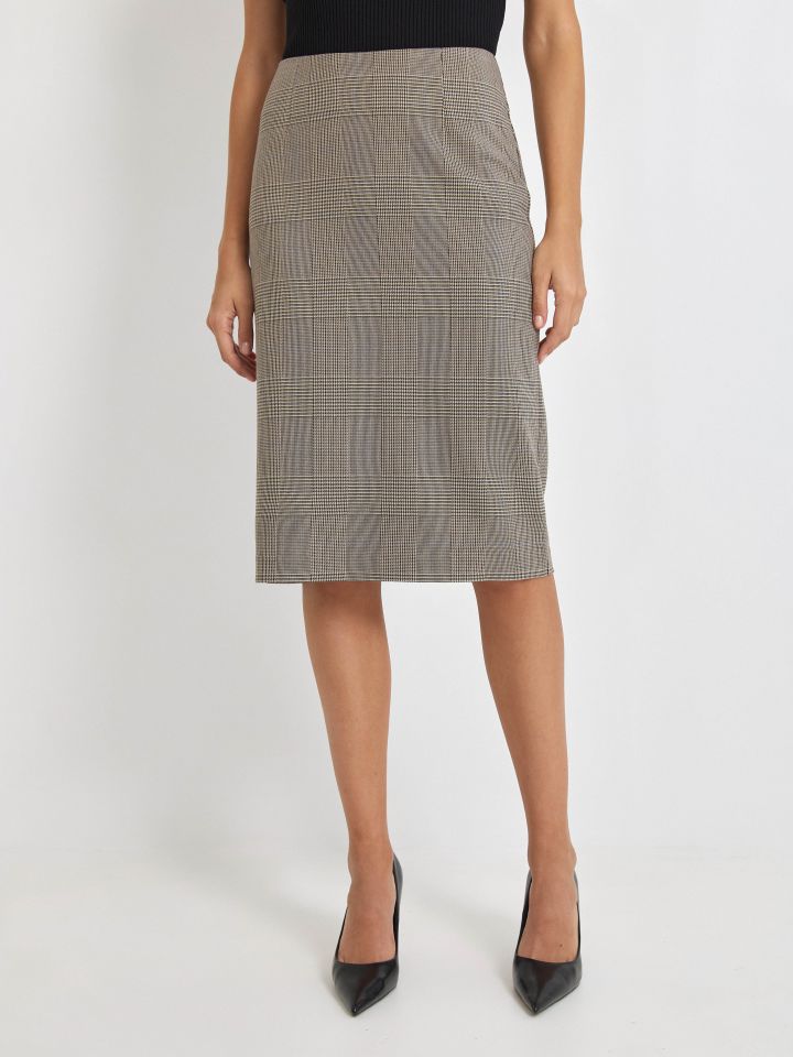 חצאית משבצות בצבע משבצות