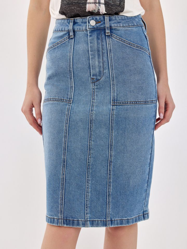 חצאית ג’ינס כיסים בצבע ג’ינס בהיר