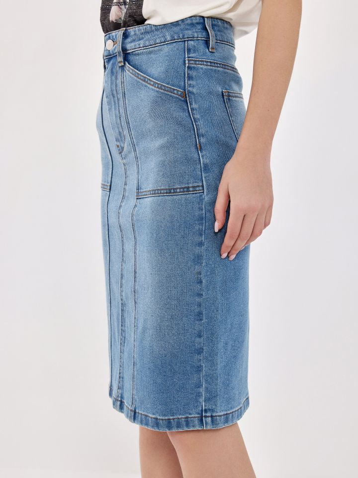חצאית ג’ינס כיסים בצבע ג’ינס בהיר