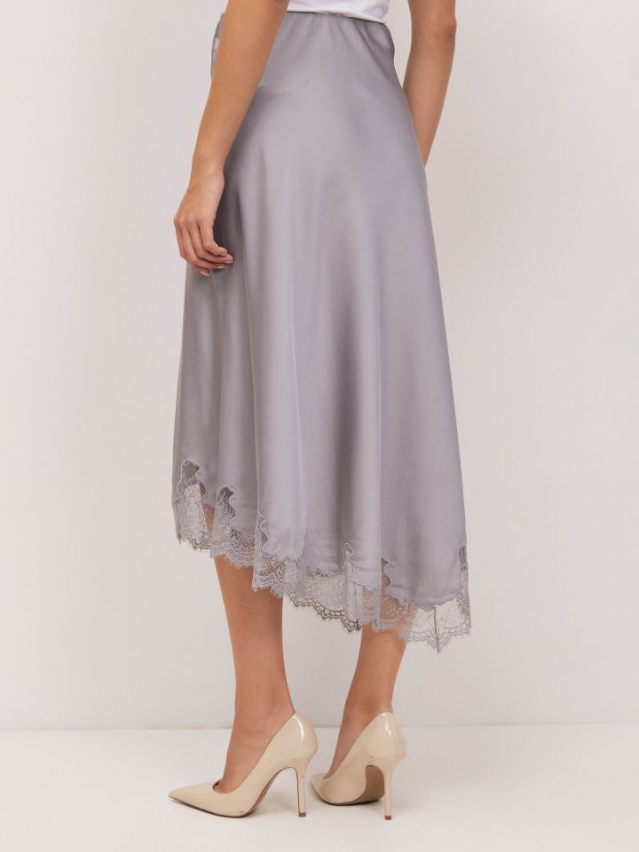 חצאית סטן שילוב תחרה בצבע אפור