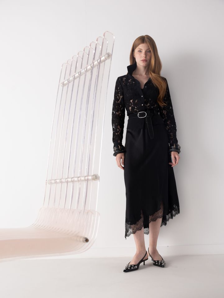 חצאית סטן שילוב תחרה בצבע שחור