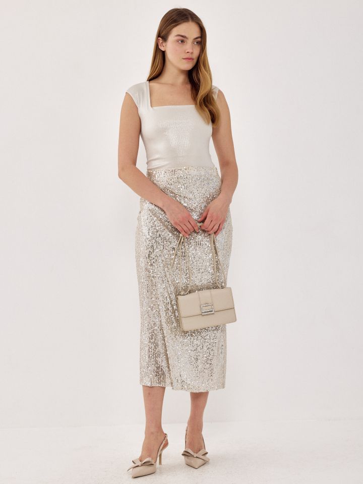 חצאית פייטים מעטפה בצבע בייז’