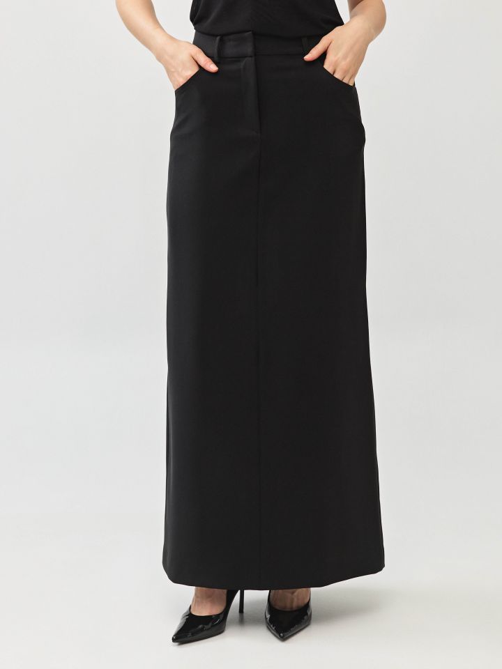 חצאית קומו ארוכה בצבע שחור