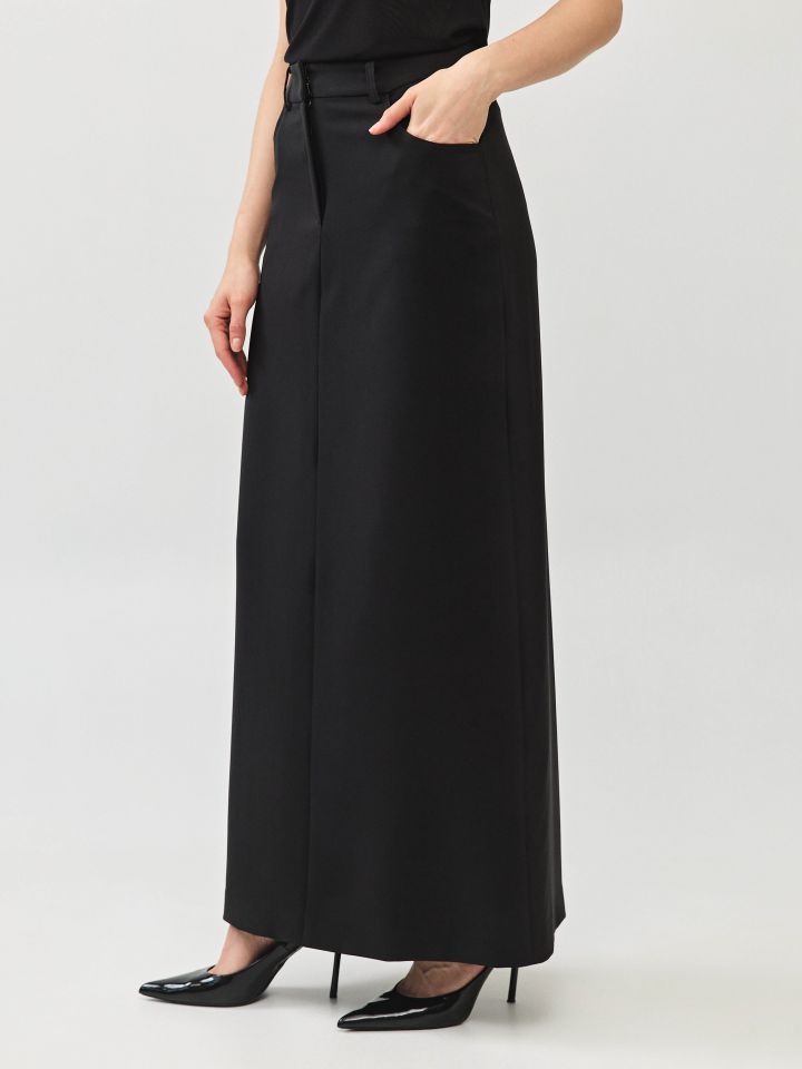 חצאית קומו ארוכה בצבע שחור