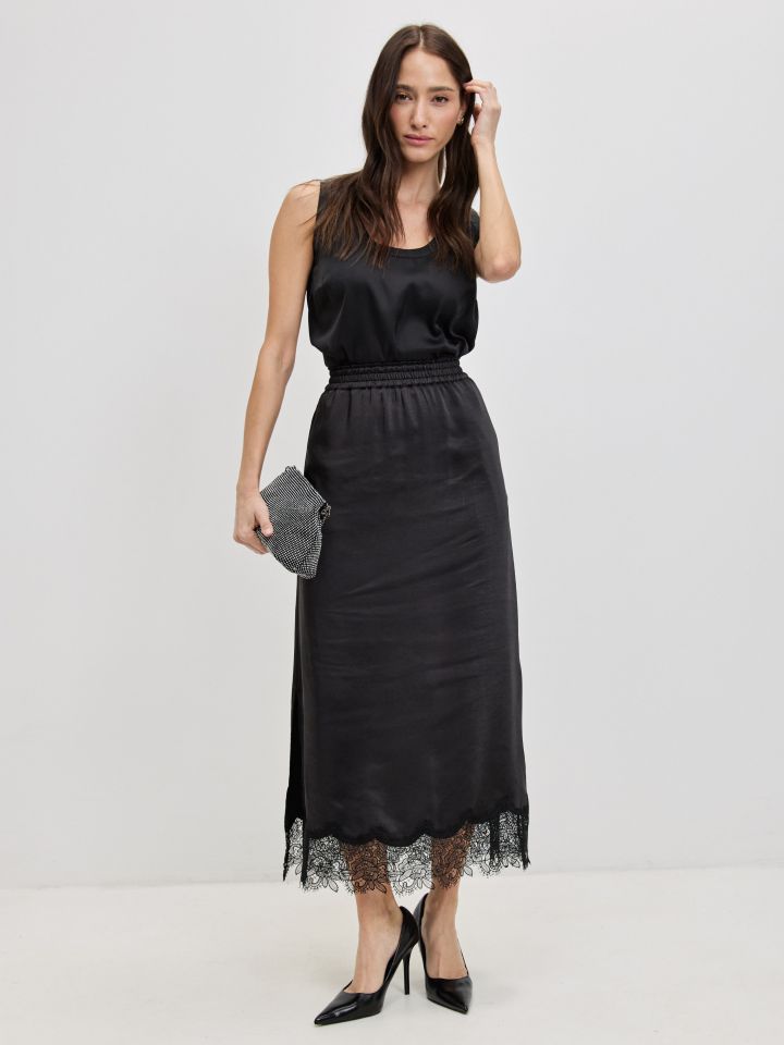 חצאית סטן שילוב תחרה בצבע שחור