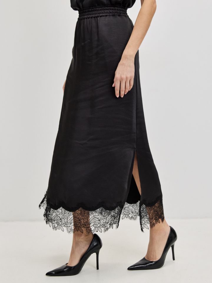 חצאית סטן שילוב תחרה בצבע שחור