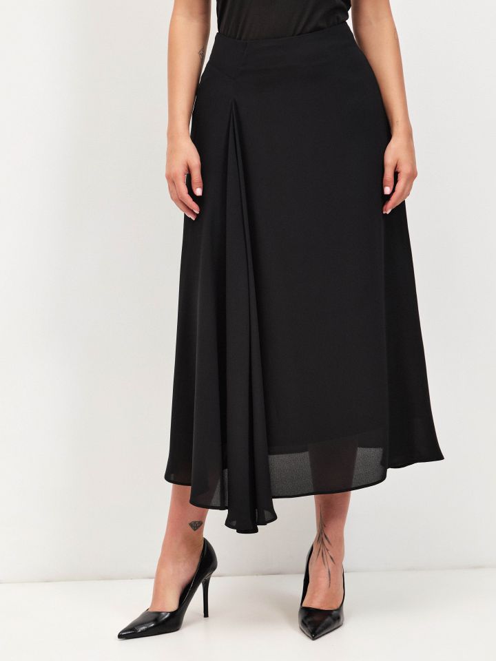 חצאית קרפ בצבע שחור