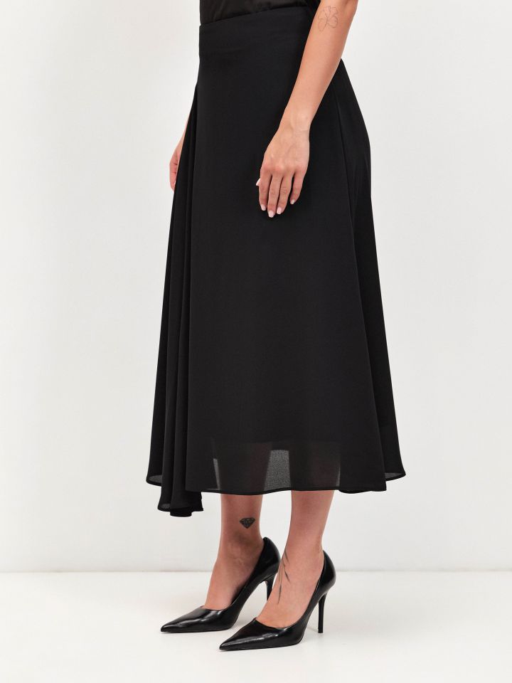 חצאית קרפ בצבע שחור