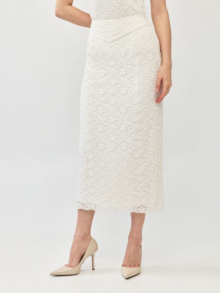 חצאית תחרה בצבע אופוויט