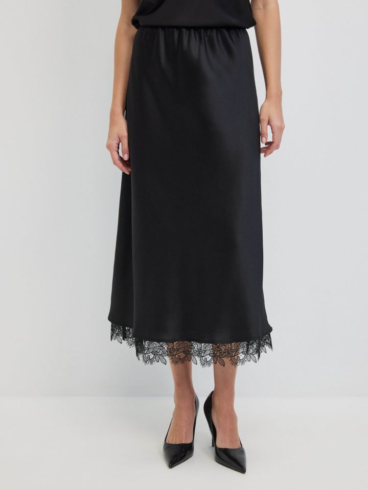 חצאית קרושה בצבע שחור