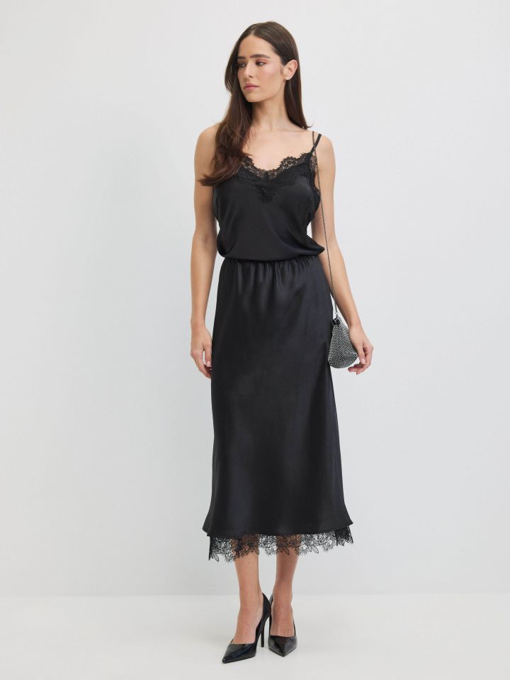 חצאית קרושה בצבע שחור