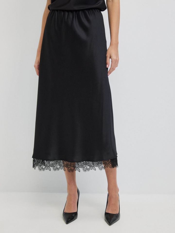 חצאית קרושה בצבע שחור