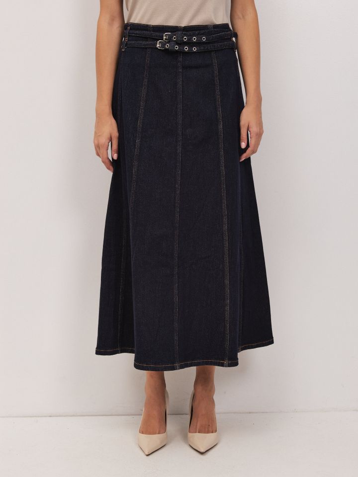 חצאית ג’ינס זוג חגורות בצבע ג’ינס כהה