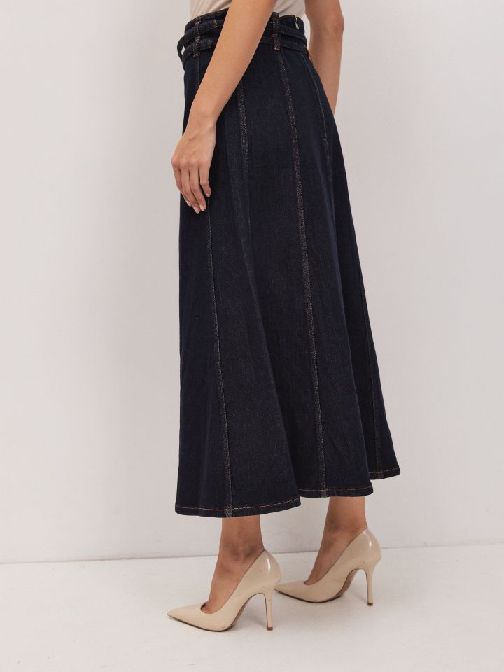 חצאית ג’ינס זוג חגורות בצבע ג’ינס כהה