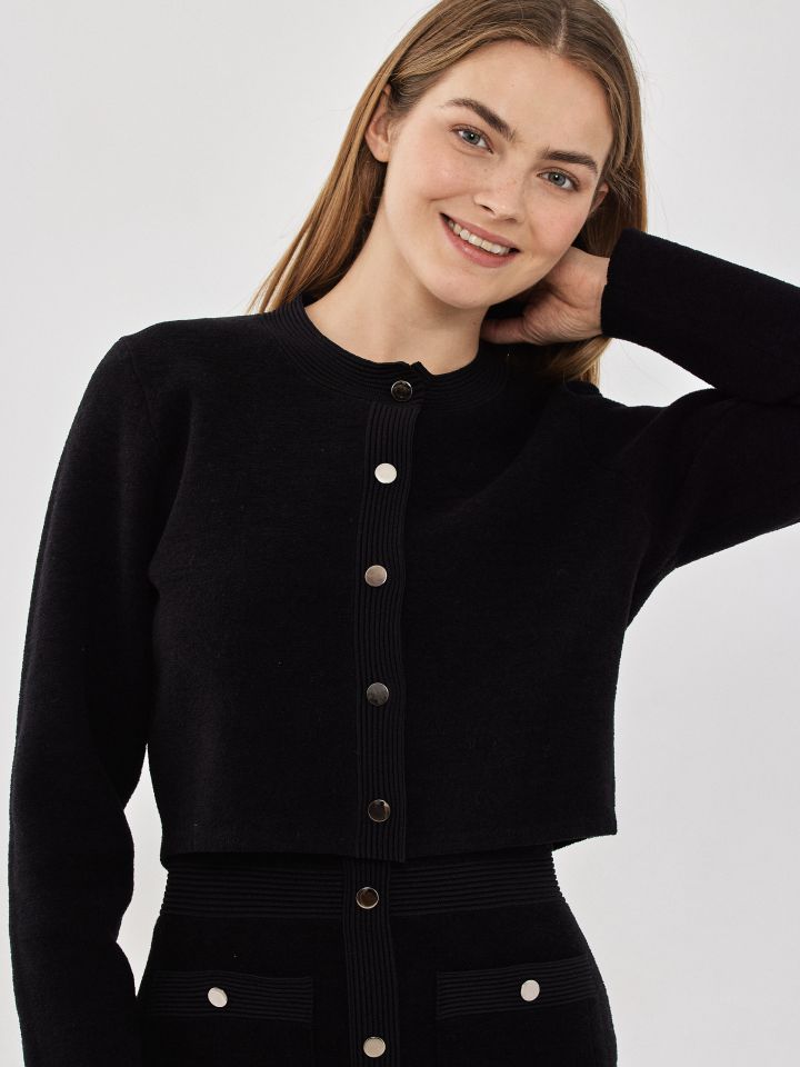 עליונית  סריג מראה שניל בצבע שחור