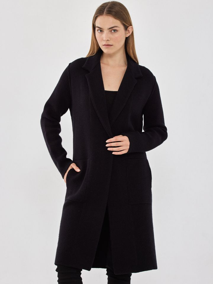 עליונית סריג ארוכה בצבע שחור