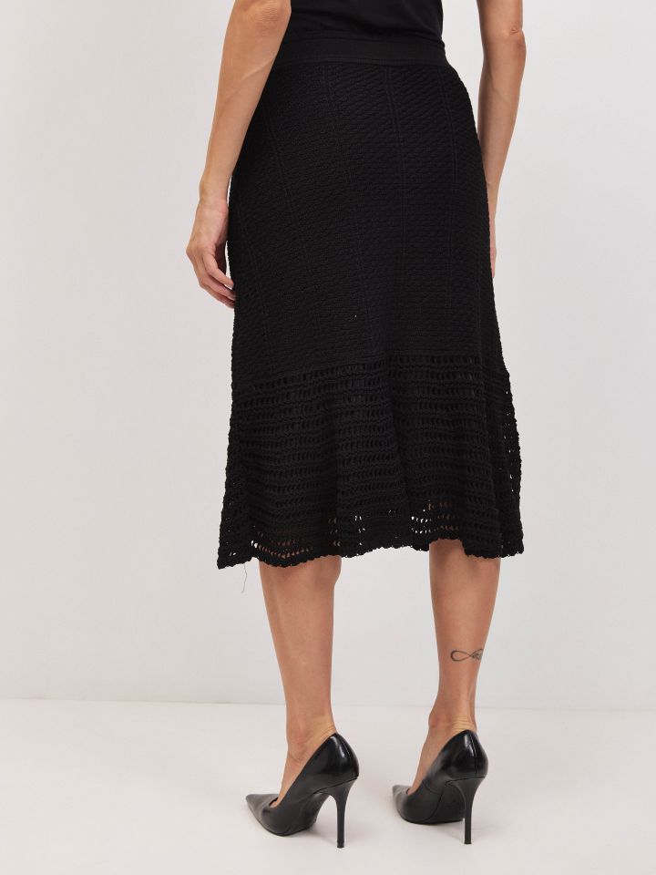 חצאית סריג מלמלה קרושה בצבע שחור