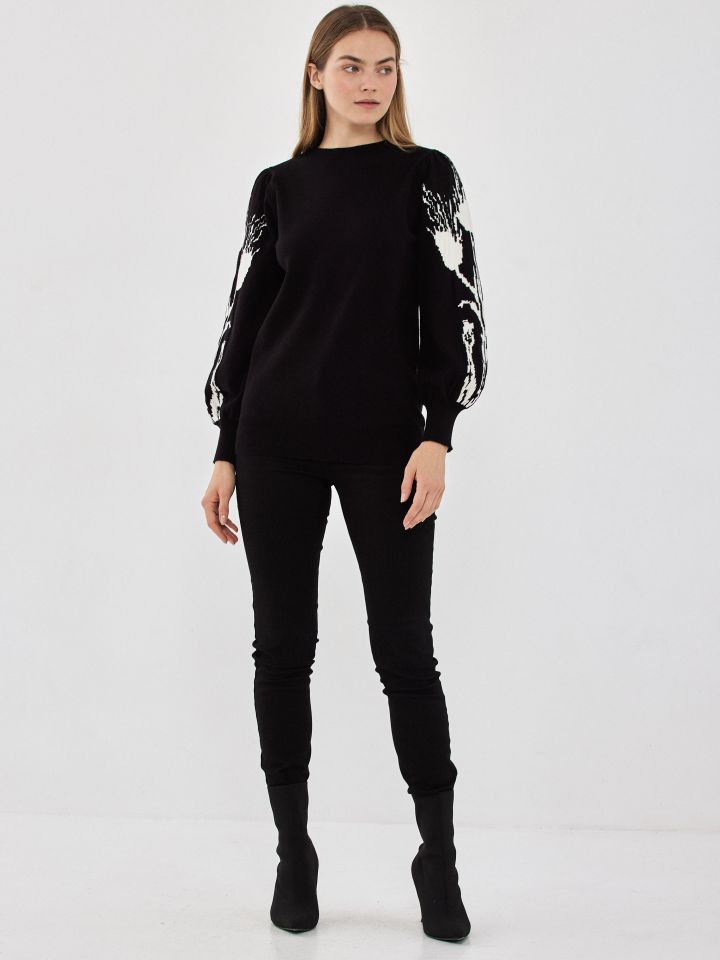 סריג פרחים בשרוולים בצבע שחור/לבן