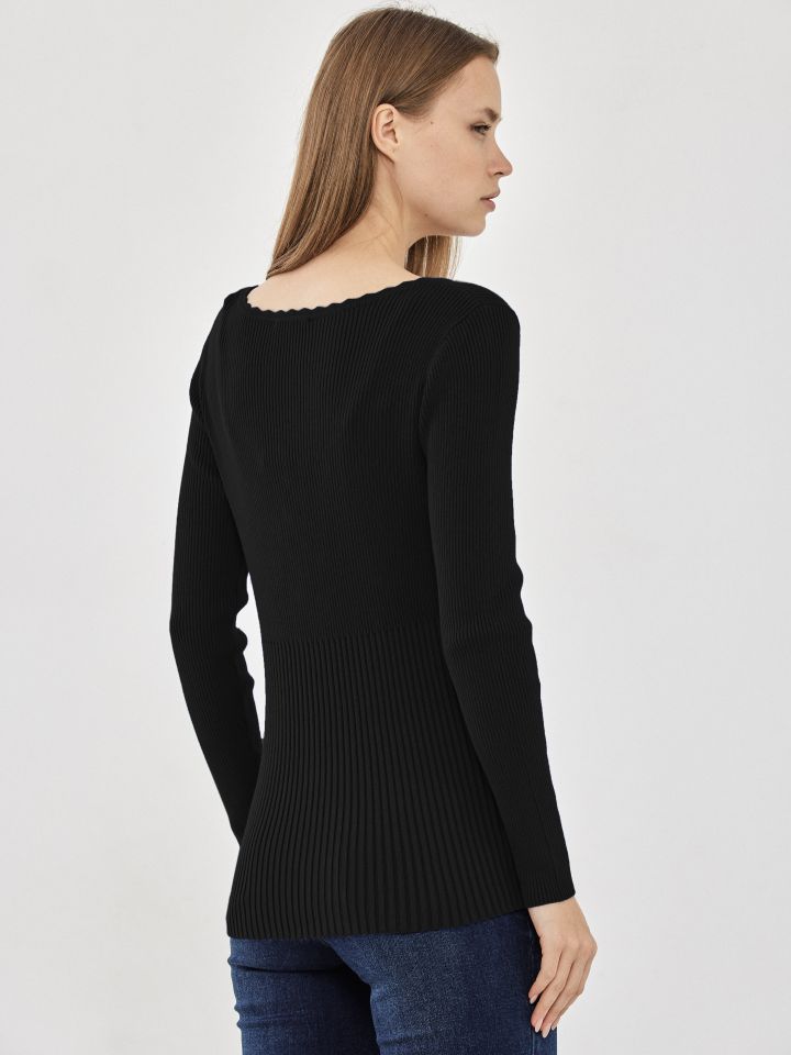 סריג V ריבים וכפתורים PROMO בצבע שחור