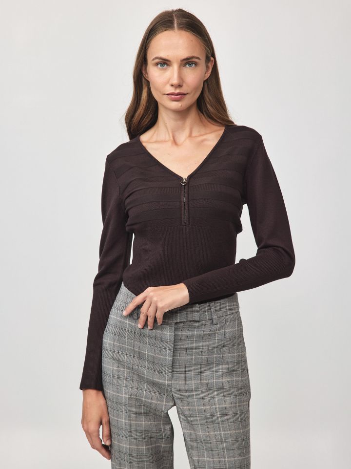 סריג V רוכסן פסים PROMO בצבע חום