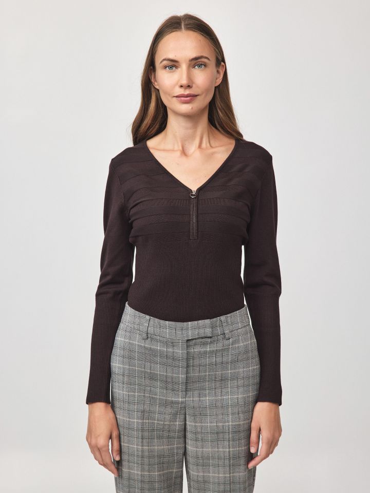 סריג V רוכסן פסים PROMO בצבע חום