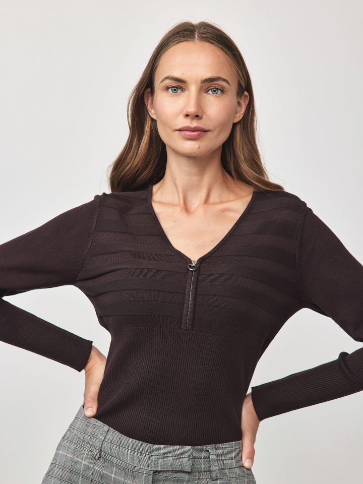 סריג V רוכסן פסים PROMO בצבע חום