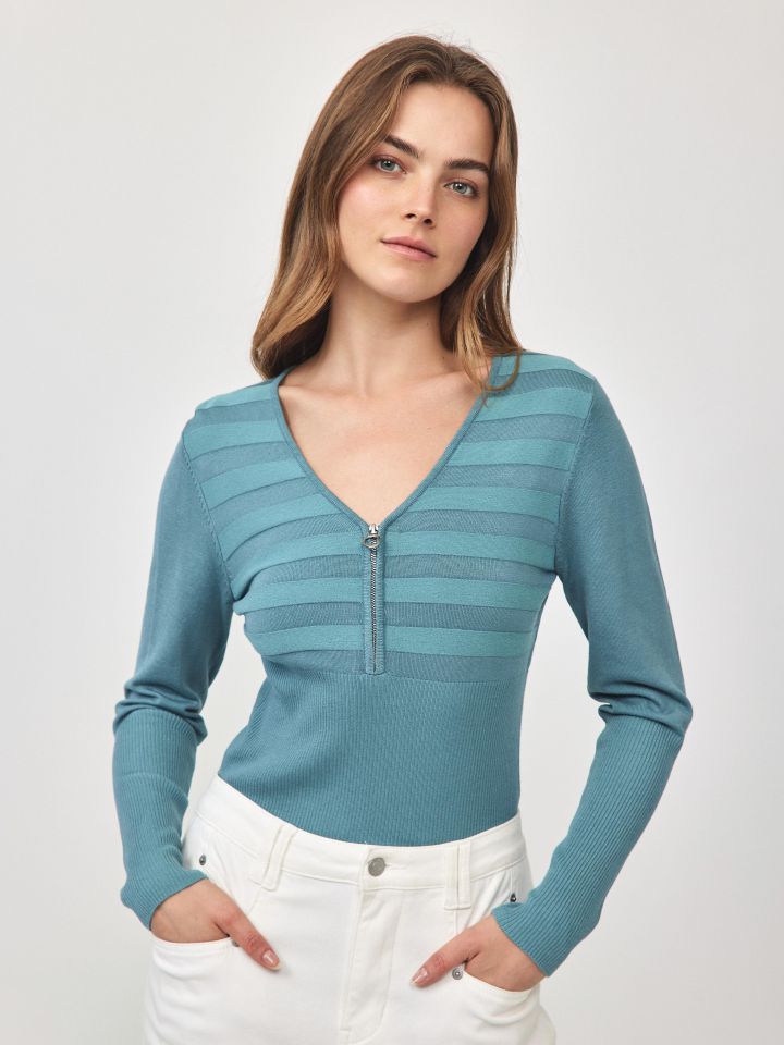 סריג V רוכסן פסים PROMO בצבע ירוק בהיר