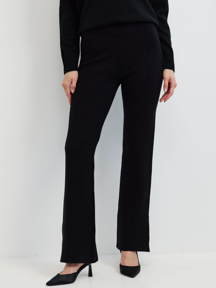 מכנסיים סריג שליצים בצבע שחור