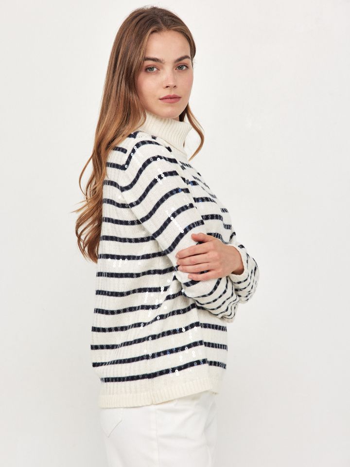 סריג גולף פסים פייטים בצבע אופוויט