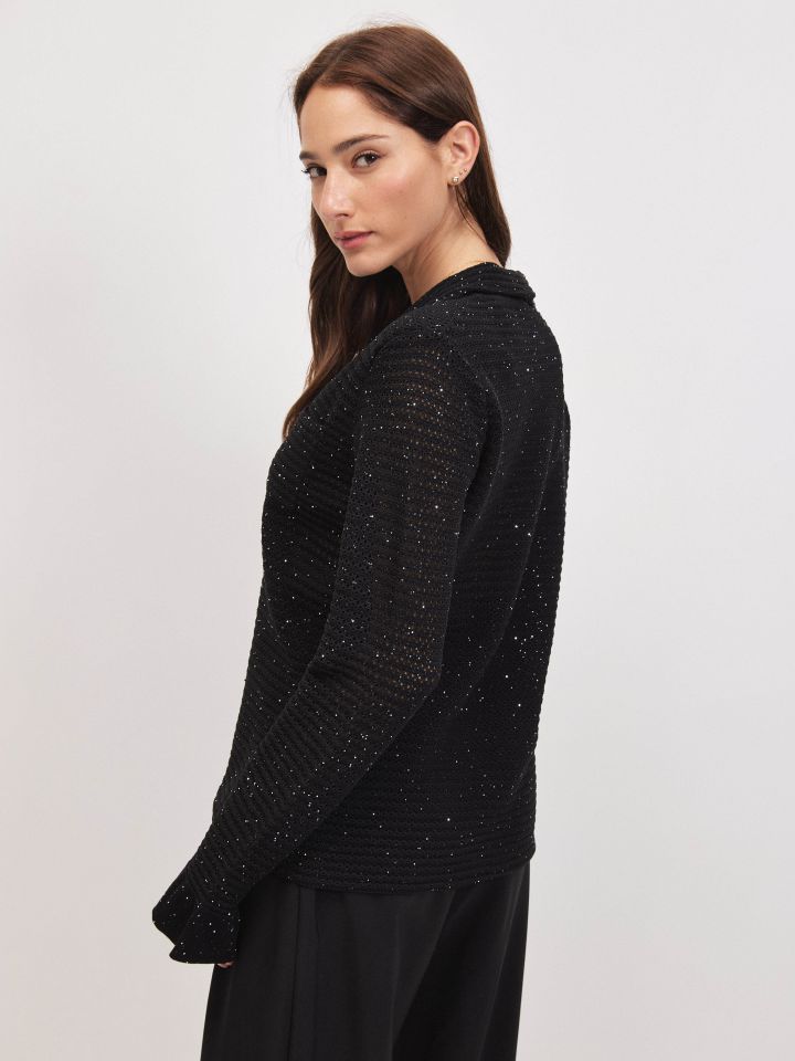 עליונית סריג לורקס בצבע שחור