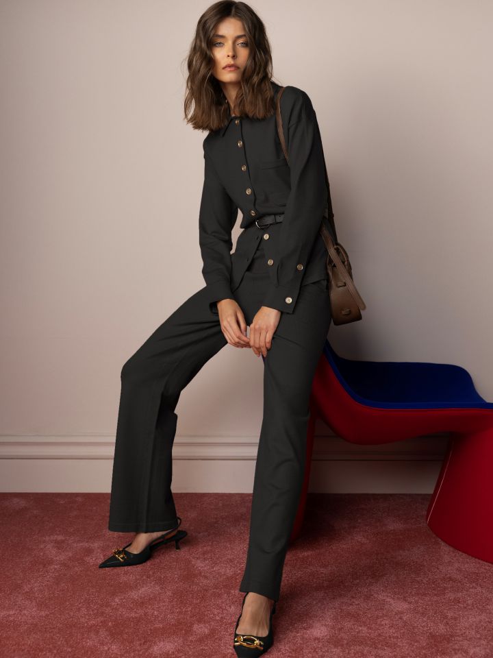 חליפת סריג מכופתרת בצבע שחור