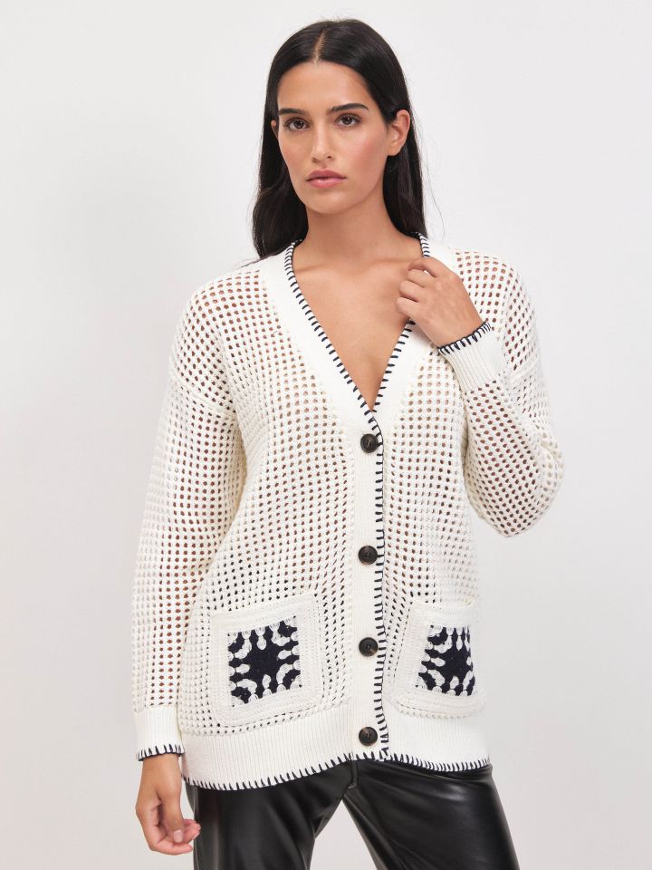 עליונית סריג קרושה בצבע אופוויט