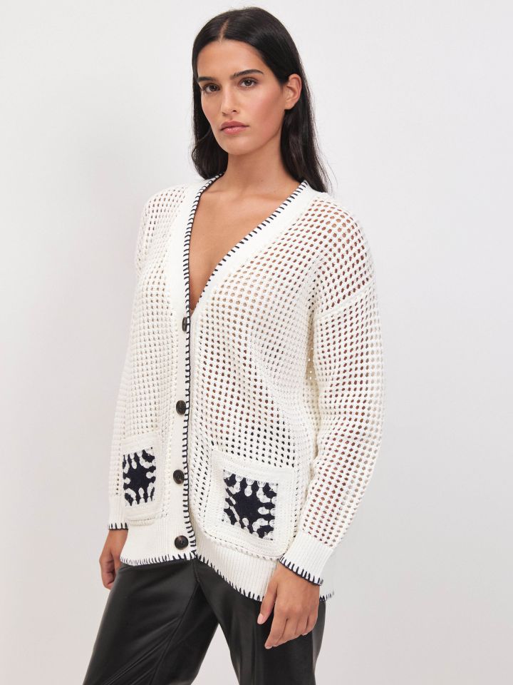 עליונית סריג קרושה בצבע אופוויט